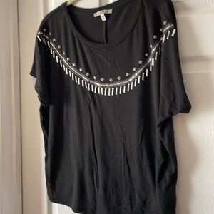 BLACK MODEL & POLY DECORATED TOP